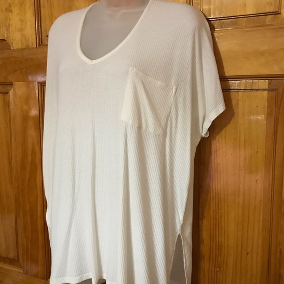 M T S White Oversized Blouse 
Small 4 - 6 
Fits Medium
47% Polyester 47% Rayon - Picture 9 of 13
